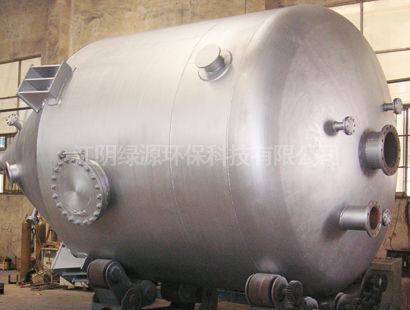 Steel top water level control of gas tanks of BAOSTEEL